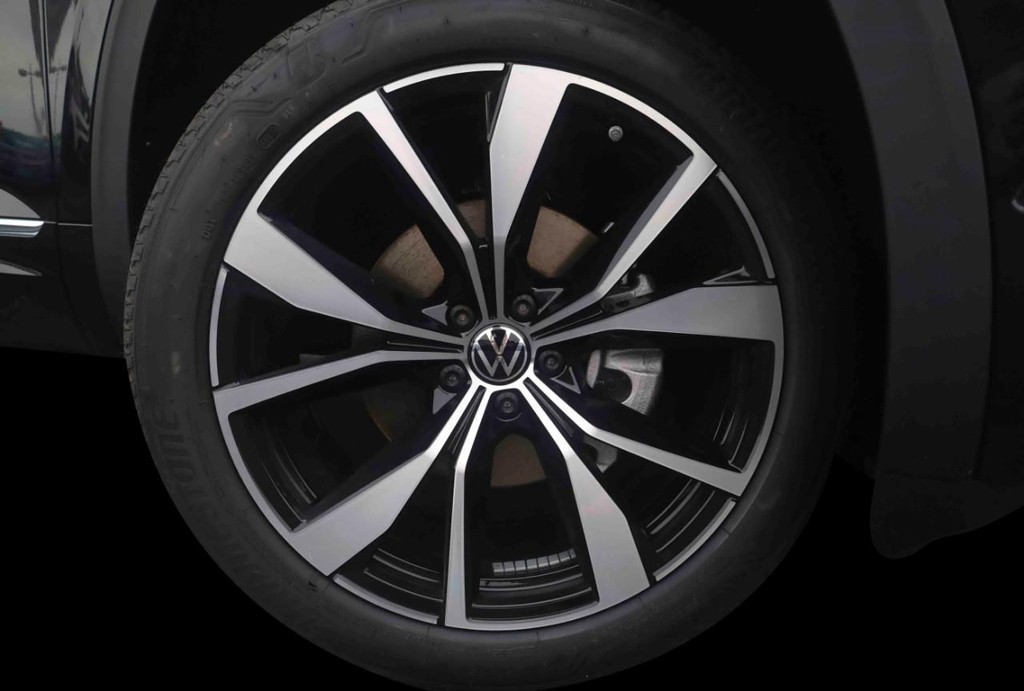 Volkswagen Atlas Vehicle Full-screen Gallery Image 3