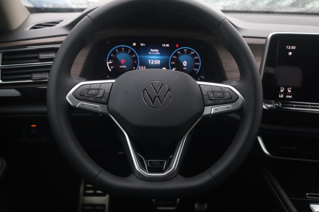 Volkswagen Atlas Vehicle Full-screen Gallery Image 8