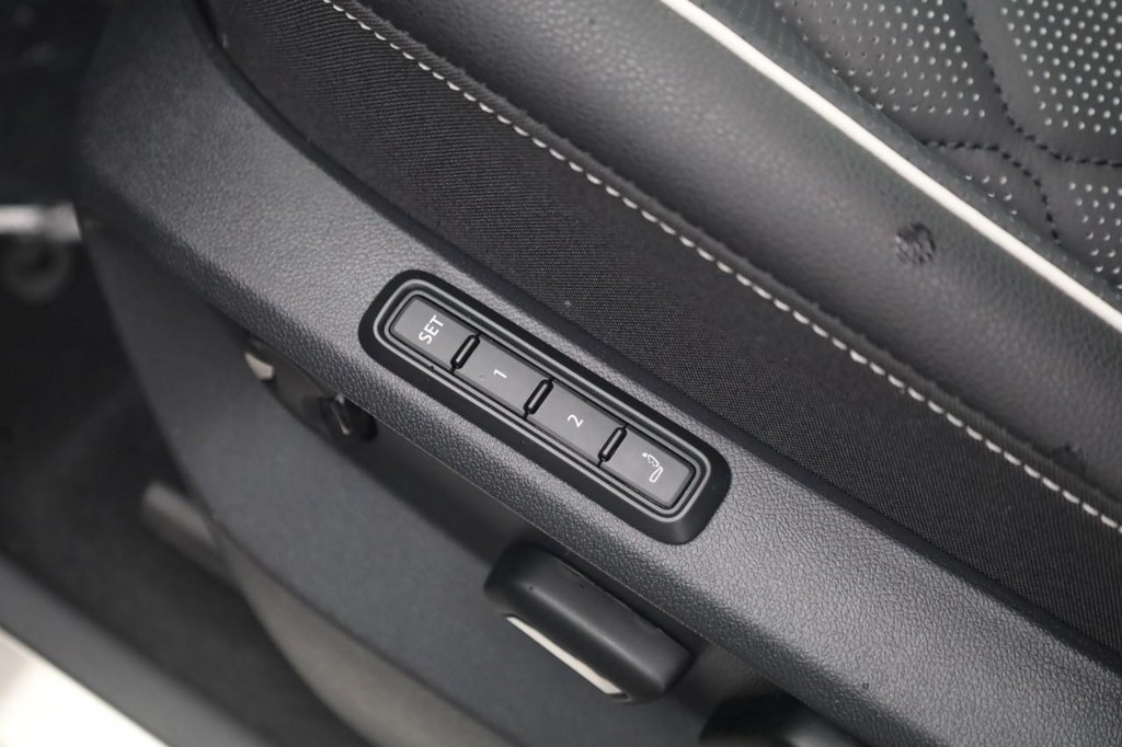 Volkswagen Atlas Vehicle Full-screen Gallery Image 12