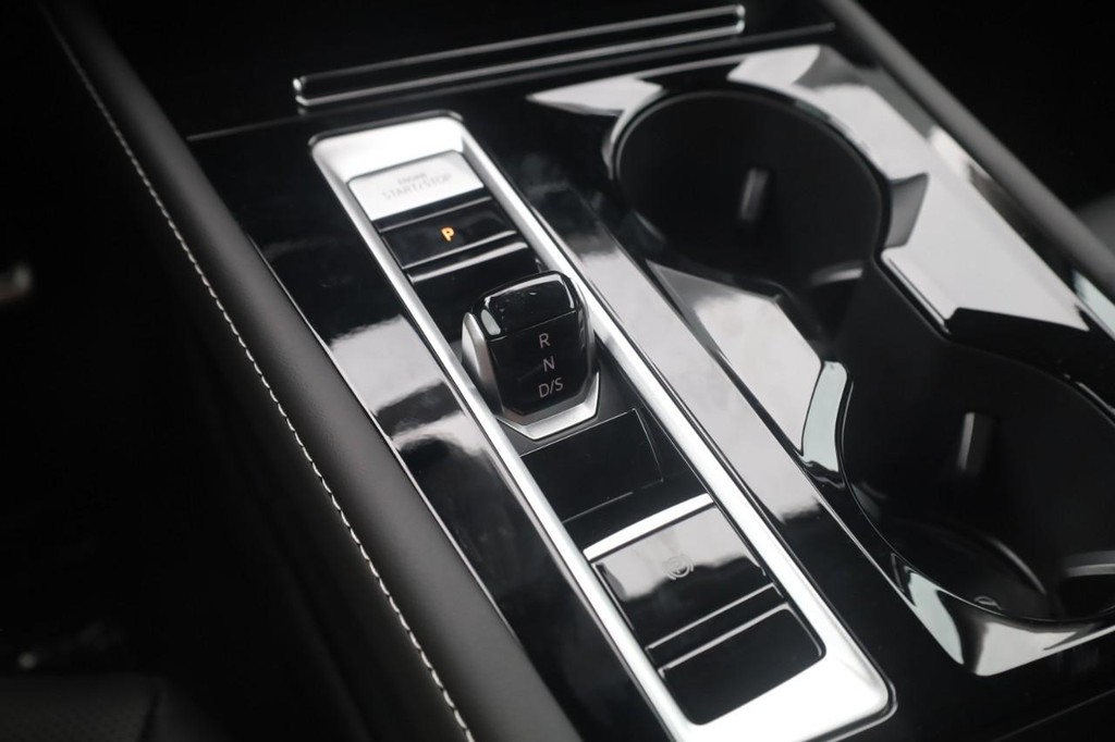Volkswagen Atlas Vehicle Full-screen Gallery Image 18
