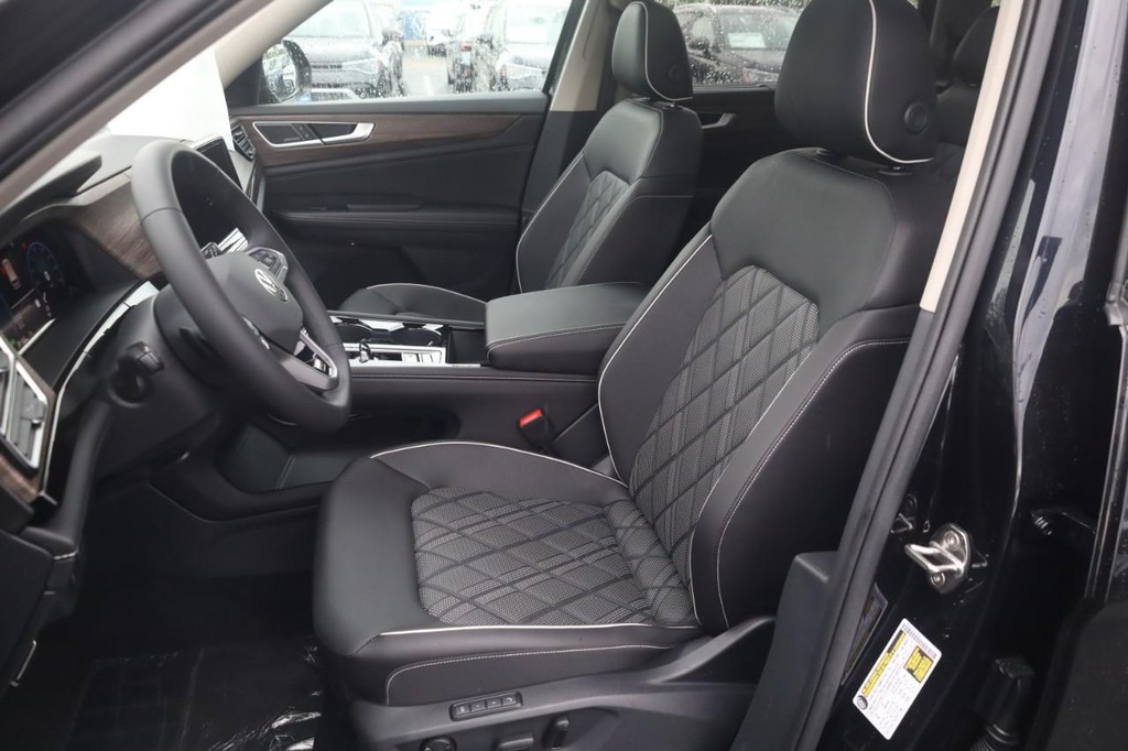 Volkswagen Atlas Vehicle Full-screen Gallery Image 19