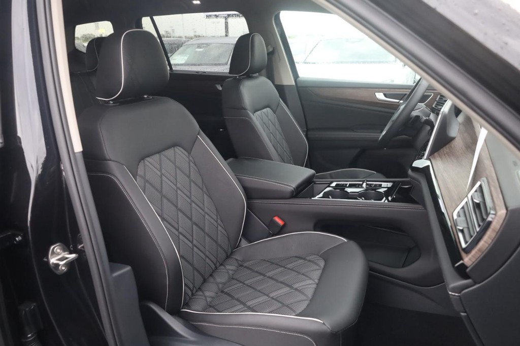 Volkswagen Atlas Vehicle Full-screen Gallery Image 20