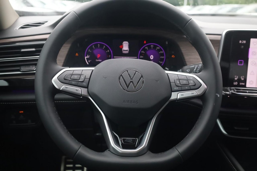 Volkswagen Atlas Vehicle Full-screen Gallery Image 8