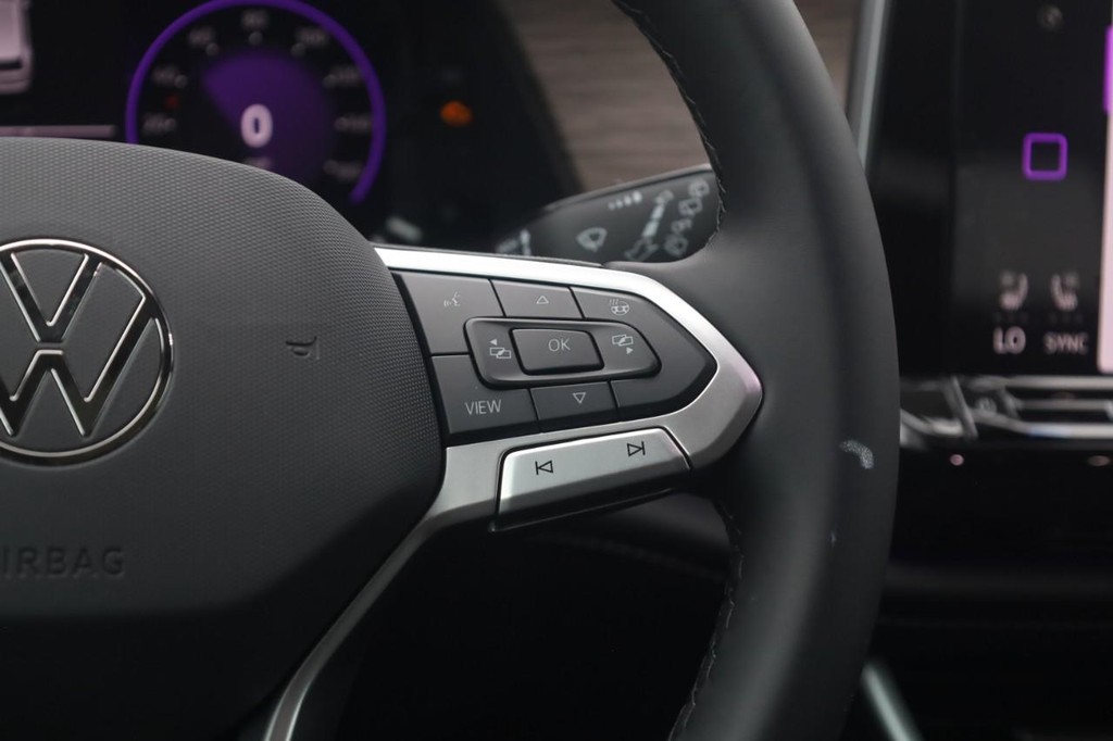 Volkswagen Atlas Vehicle Full-screen Gallery Image 9