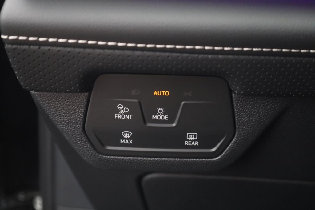 Volkswagen Atlas Vehicle Full-screen Gallery Image 13