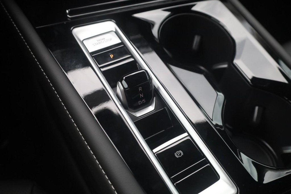 Volkswagen Atlas Vehicle Full-screen Gallery Image 18