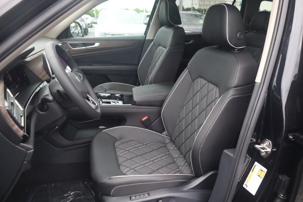 Volkswagen Atlas Vehicle Full-screen Gallery Image 19