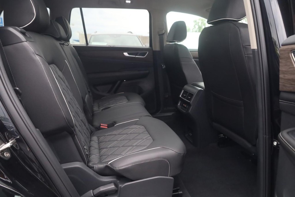 Volkswagen Atlas Vehicle Full-screen Gallery Image 21