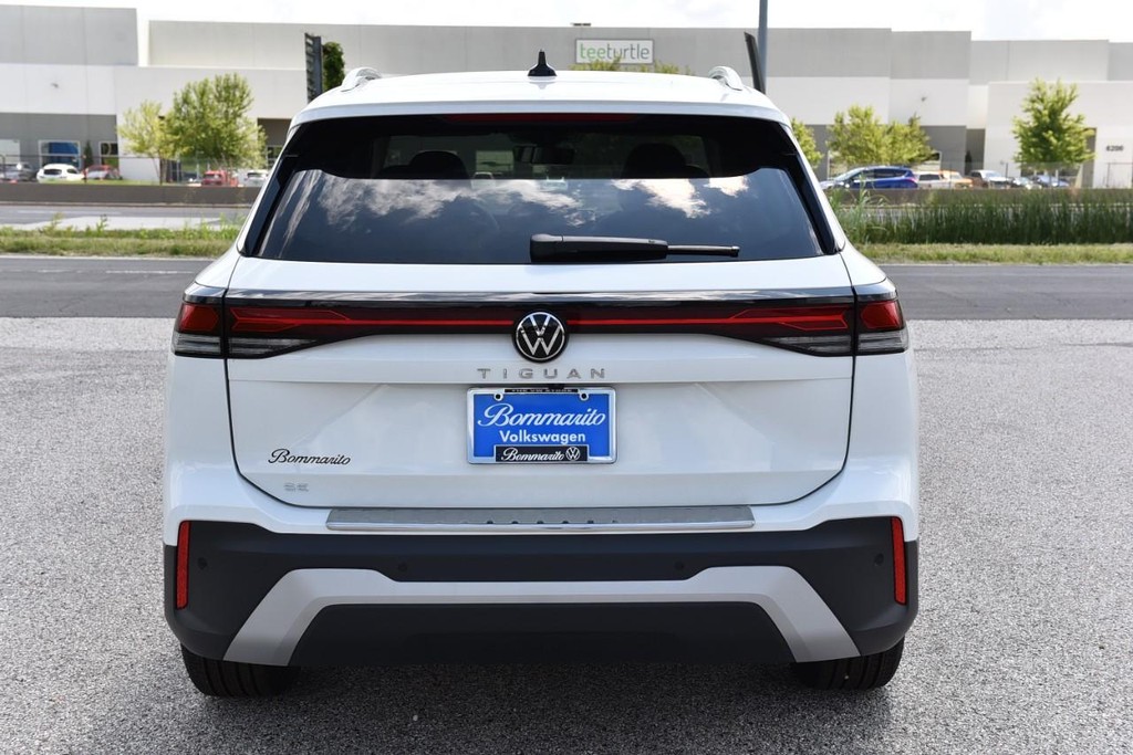 Volkswagen Tiguan Vehicle Full-screen Gallery Image 6