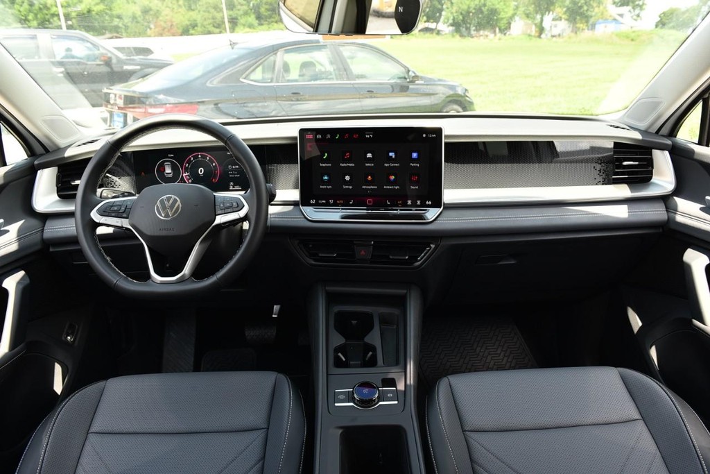 Volkswagen Tiguan Vehicle Full-screen Gallery Image 7