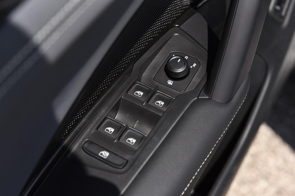 Volkswagen Tiguan Vehicle Full-screen Gallery Image 8