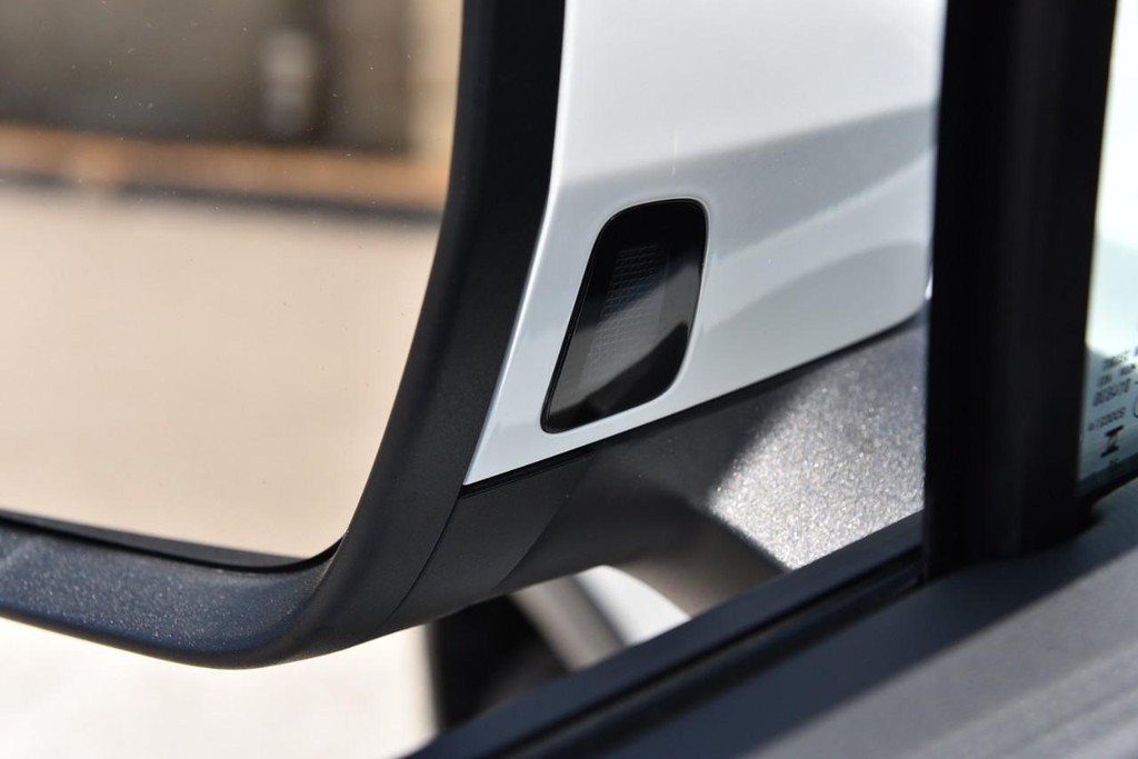 Volkswagen Tiguan Vehicle Full-screen Gallery Image 10