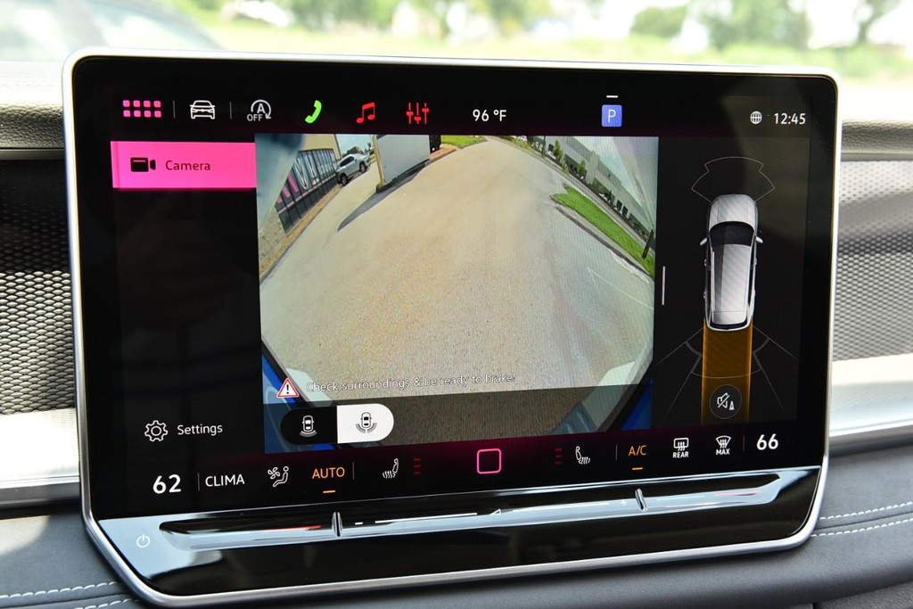 Volkswagen Tiguan Vehicle Full-screen Gallery Image 14