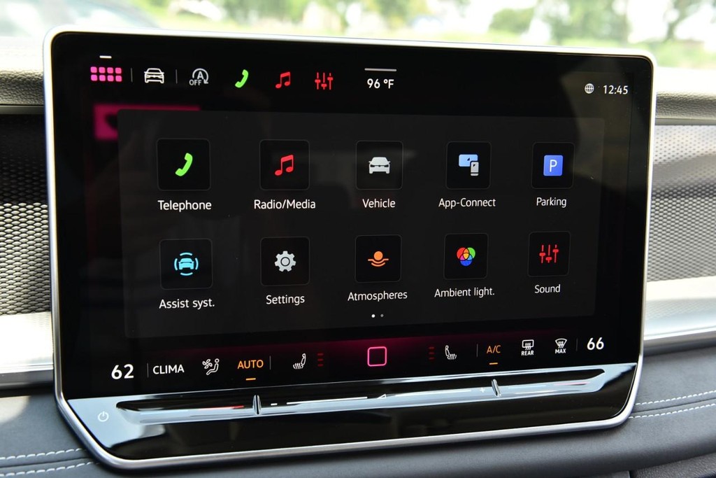 Volkswagen Tiguan Vehicle Full-screen Gallery Image 15