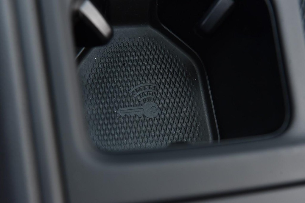 Volkswagen Tiguan Vehicle Full-screen Gallery Image 16