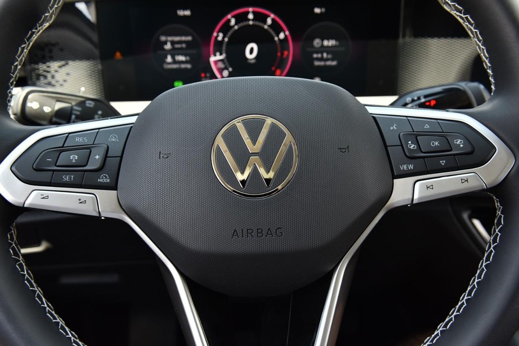 Volkswagen Tiguan Vehicle Full-screen Gallery Image 18