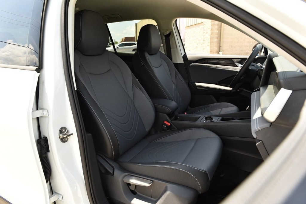 Volkswagen Tiguan Vehicle Full-screen Gallery Image 20