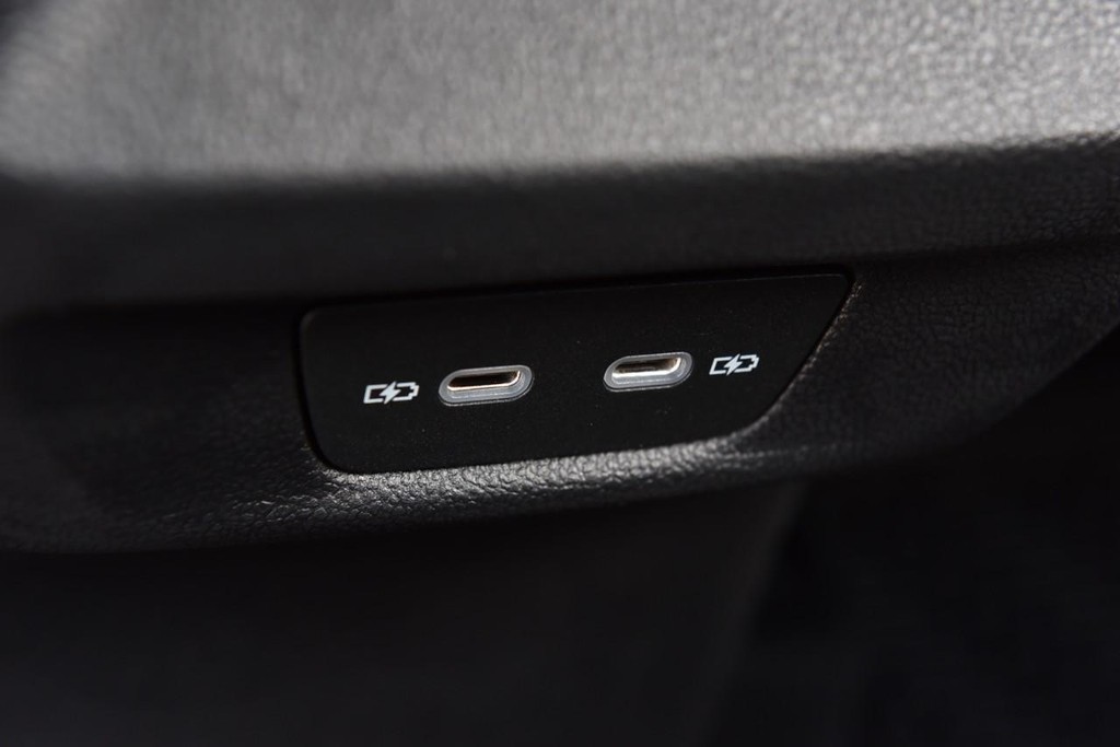 Volkswagen Tiguan Vehicle Full-screen Gallery Image 23
