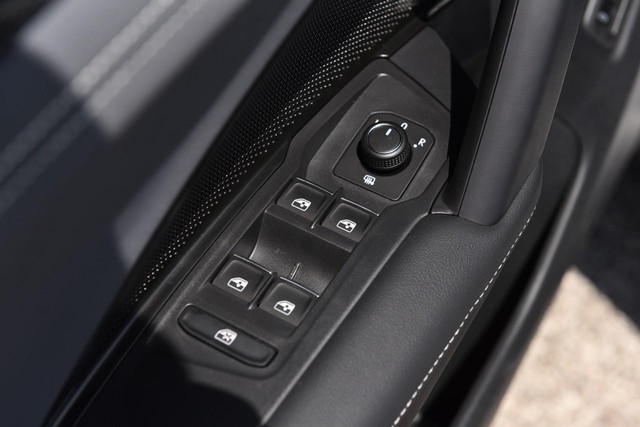 Volkswagen Tiguan Vehicle Image 08