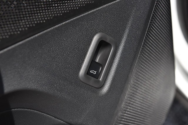 Volkswagen Tiguan Vehicle Image 09