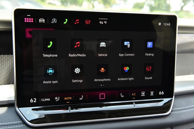 Volkswagen Tiguan Vehicle Image 15