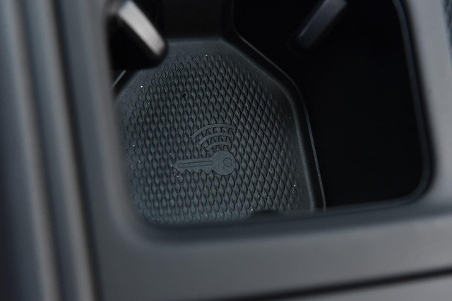 Volkswagen Tiguan Vehicle Image 16