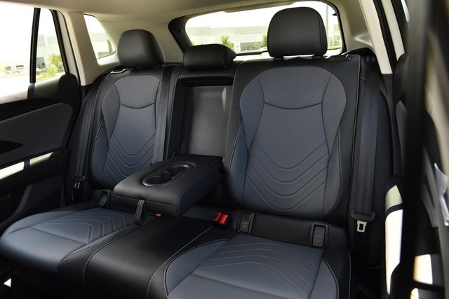 Volkswagen Tiguan Vehicle Image 21