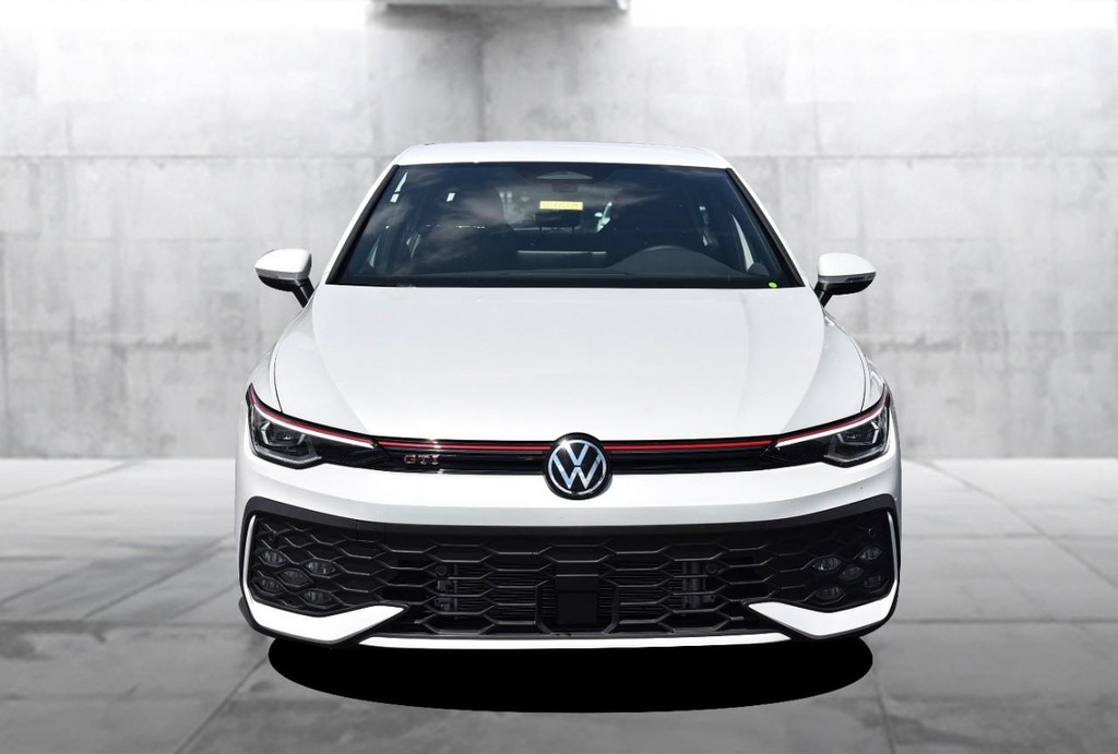 Volkswagen Golf GTI Vehicle Full-screen Gallery Image 4