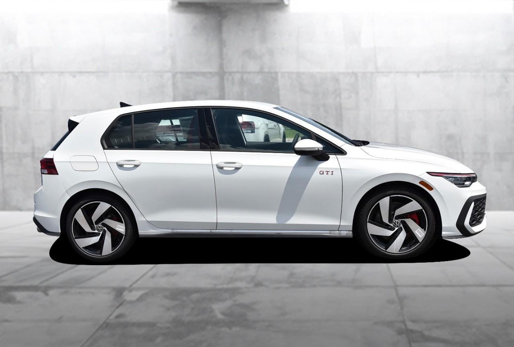 Volkswagen Golf GTI Vehicle Full-screen Gallery Image 5