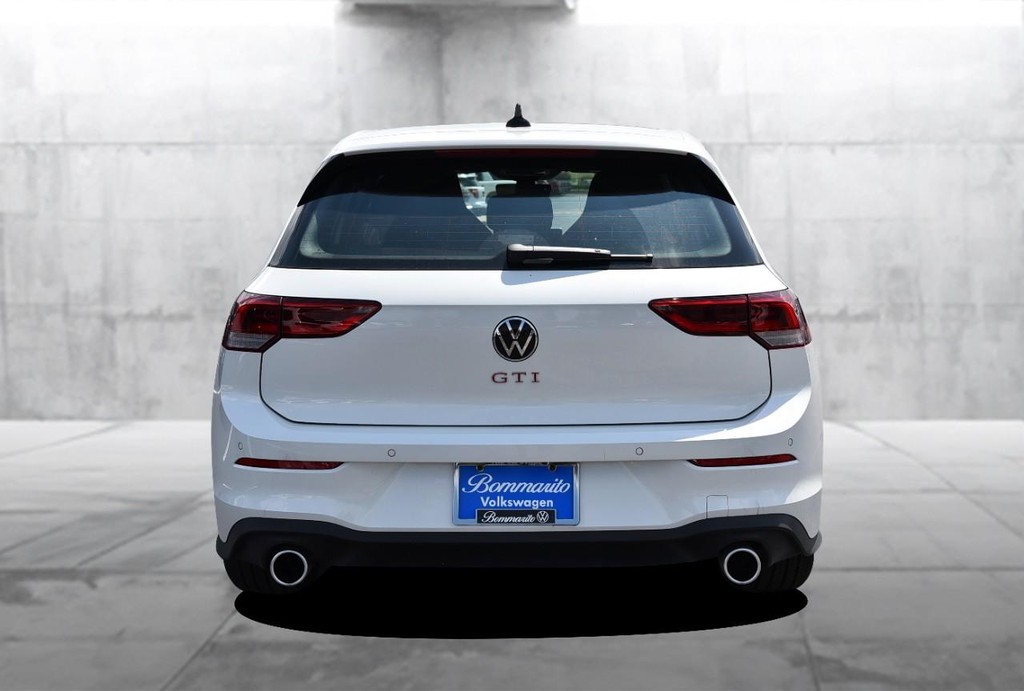 Volkswagen Golf GTI Vehicle Full-screen Gallery Image 6