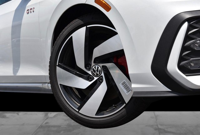 Volkswagen Golf GTI Vehicle Image 03