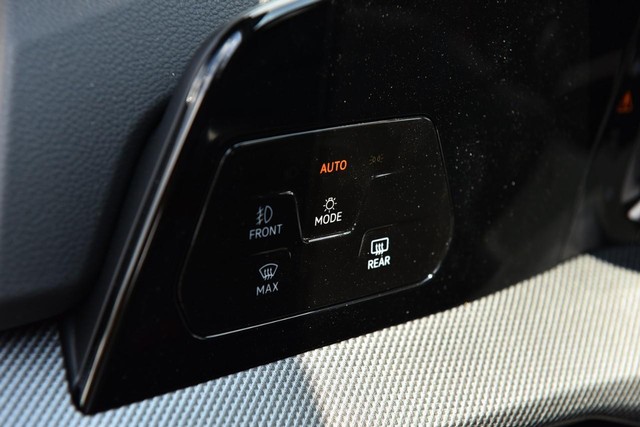 Volkswagen Golf GTI Vehicle Image 10