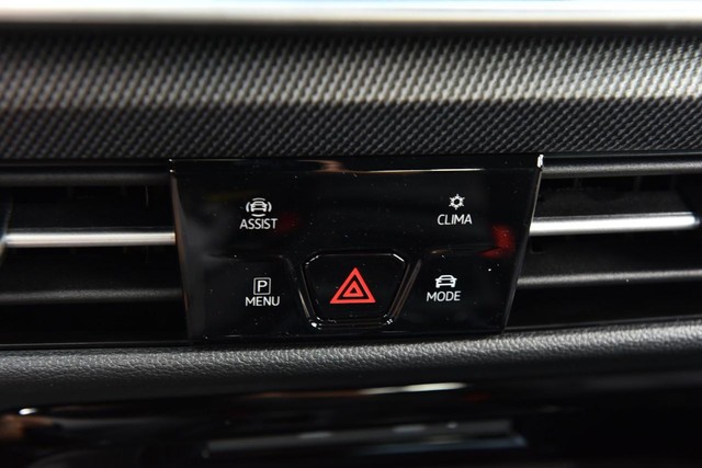 Volkswagen Golf GTI Vehicle Image 15