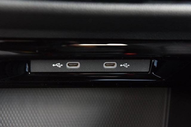 Volkswagen Golf GTI Vehicle Image 16
