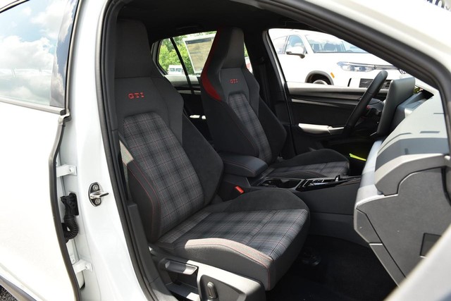 Volkswagen Golf GTI Vehicle Image 20
