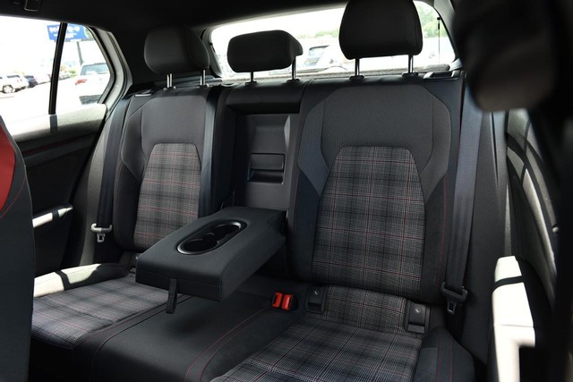 Volkswagen Golf GTI Vehicle Image 21