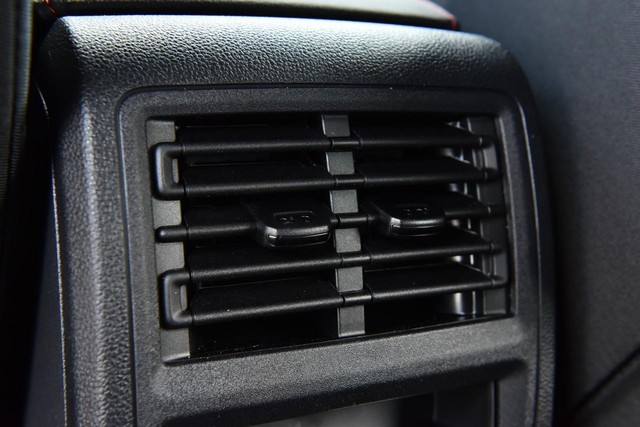 Volkswagen Golf GTI Vehicle Image 22