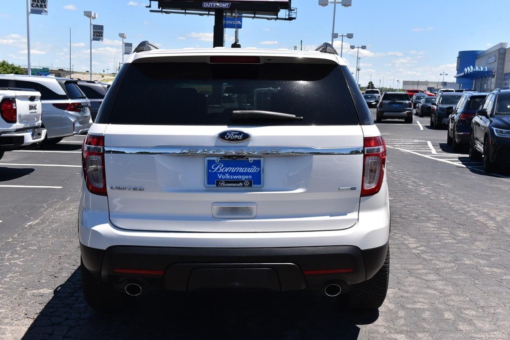 Ford Explorer Vehicle Full-screen Gallery Image 06