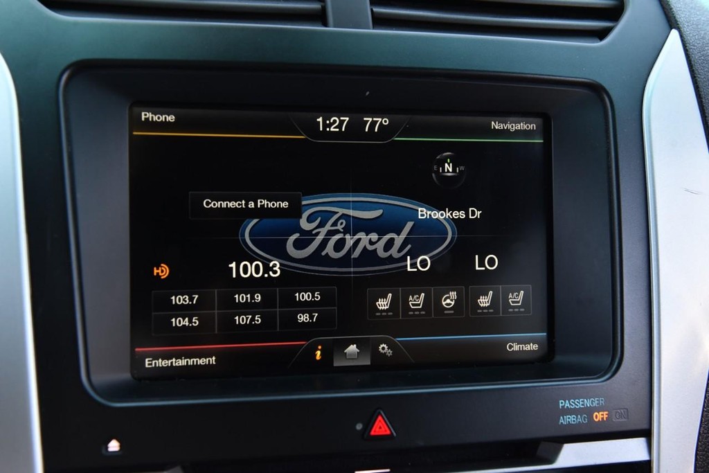 Ford Explorer Vehicle Full-screen Gallery Image 13