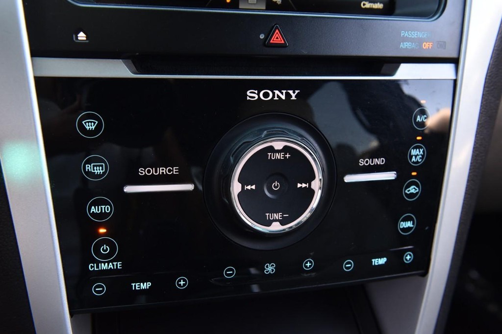 Ford Explorer Vehicle Full-screen Gallery Image 14