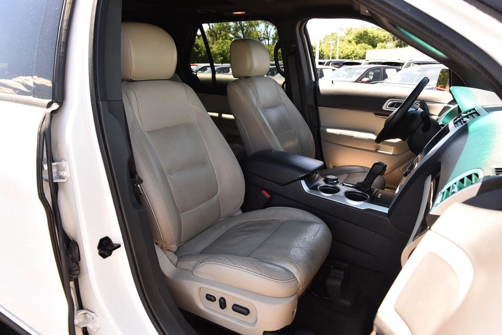 Ford Explorer Vehicle Full-screen Gallery Image 20