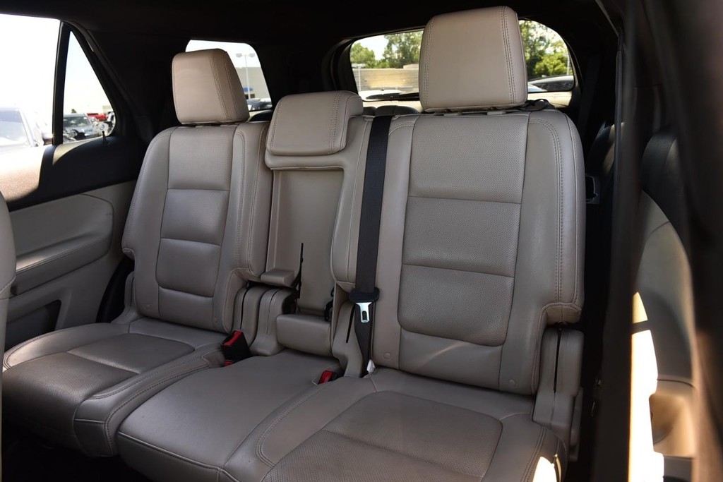 Ford Explorer Vehicle Full-screen Gallery Image 22