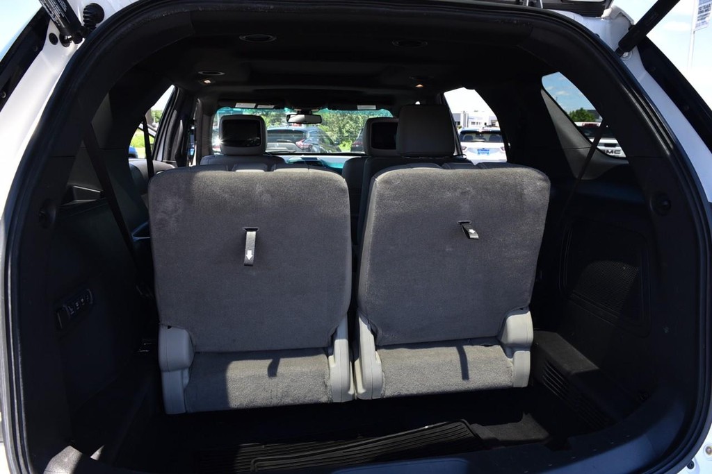 Ford Explorer Vehicle Full-screen Gallery Image 26