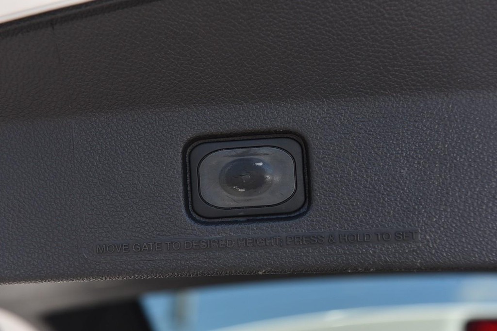 Ford Explorer Vehicle Full-screen Gallery Image 27