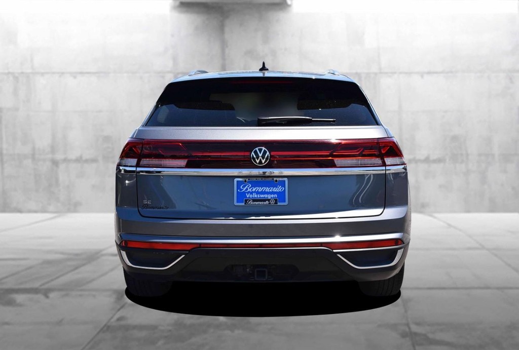 Volkswagen Atlas Cross Sport Vehicle Full-screen Gallery Image 6