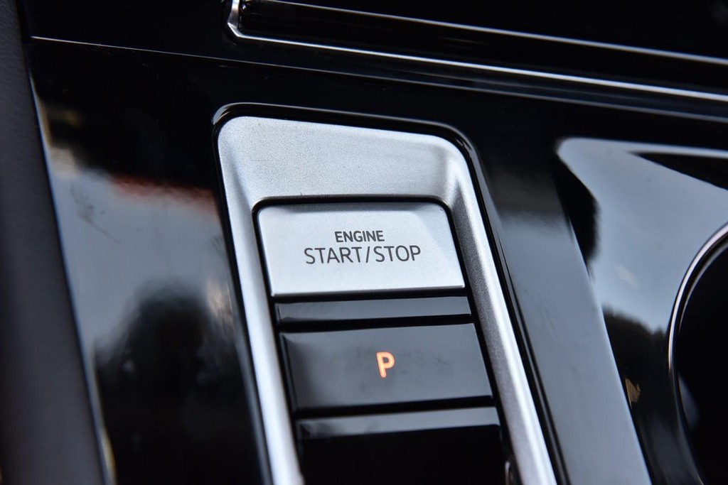 Volkswagen Atlas Cross Sport Vehicle Full-screen Gallery Image 17