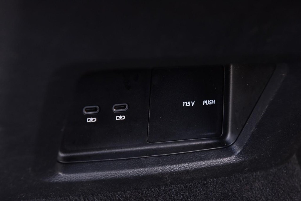 Volkswagen Atlas Cross Sport Vehicle Full-screen Gallery Image 24