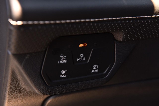 Volkswagen Atlas Cross Sport Vehicle Image 11