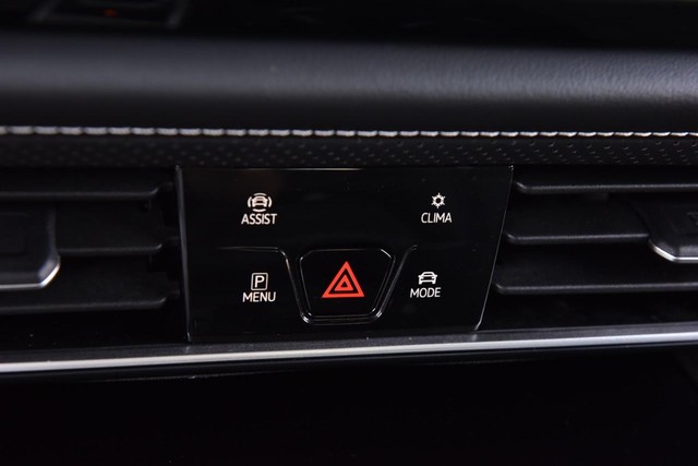 Volkswagen Atlas Cross Sport Vehicle Image 15
