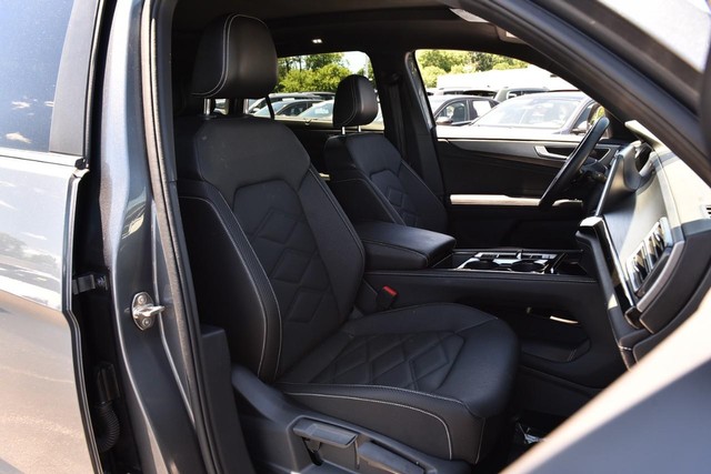 Volkswagen Atlas Cross Sport Vehicle Image 20